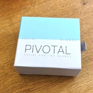 Pivotal facial globes